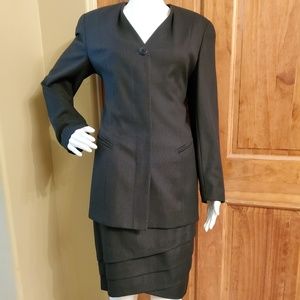 Escada tierd skirt w tucked lapel jacket